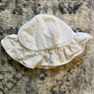 7/$20 - White eyelet bucket hat OshKosh B’gosh